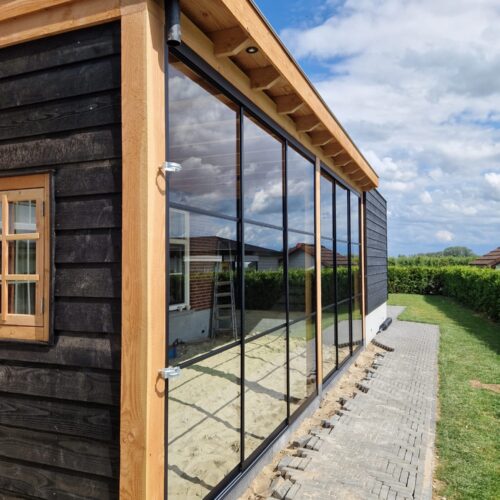Houten overkapping aan huis
