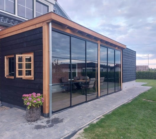 Aanbouw houten overkapping