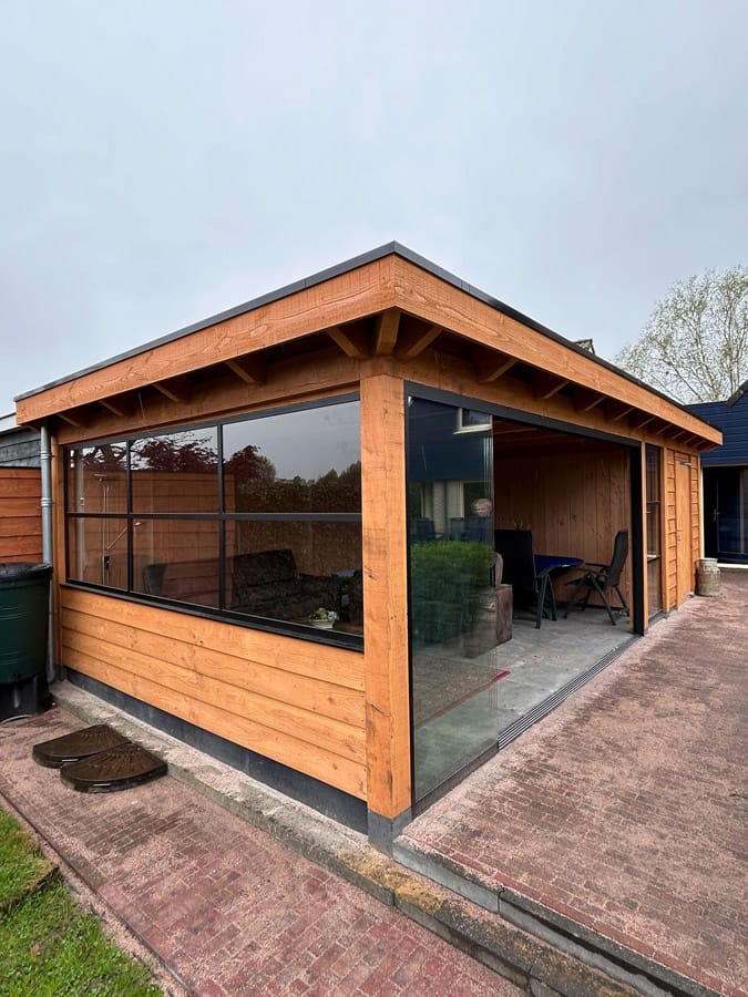 Maatwerk overkapping Barneveld (stalen ramen - glazenschuifwanden)